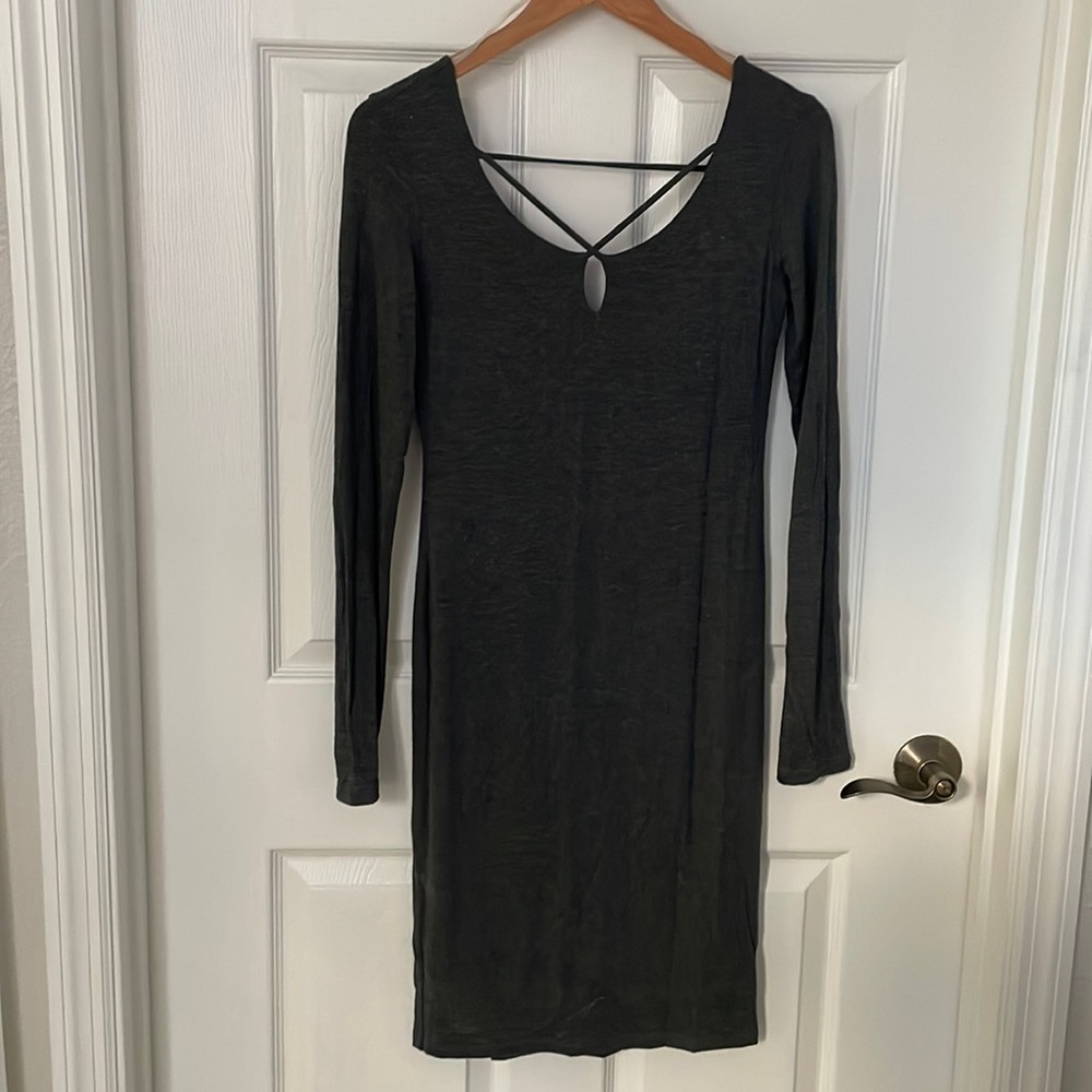 Women’s grey long sleeve midi dress